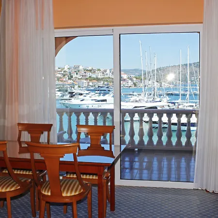 罗戈兹尼察弗拉帕码头度假村 4*