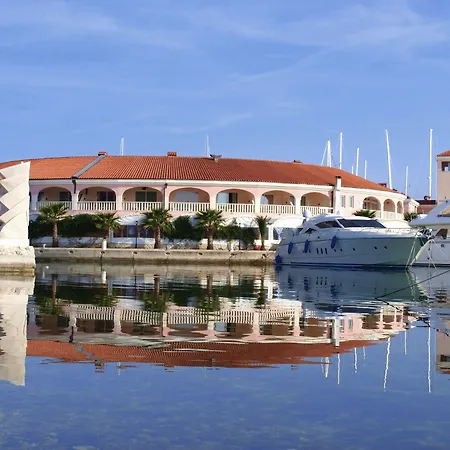 Hotel Marina Frapa 4*